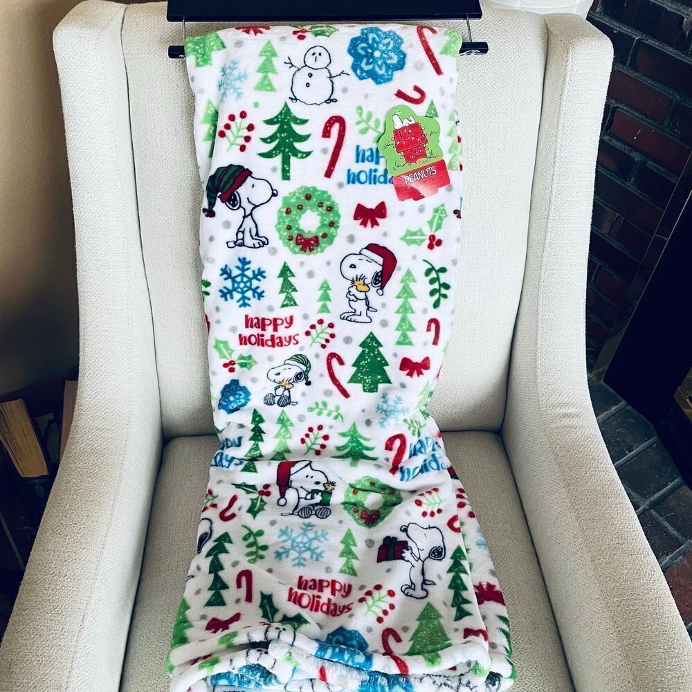 NWT Peanuts Snoopy & Woodstock White Red 70”x50” Christmas Plush Throw Blanket